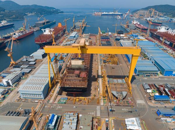 A　front　view　of　a　dockyard　of　Hanwha　Ocean　in　Geoje,　South　Gyeongsang　Province