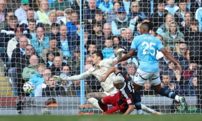 Andreas Pereira puts Fulham 1-0 up against Manchester City